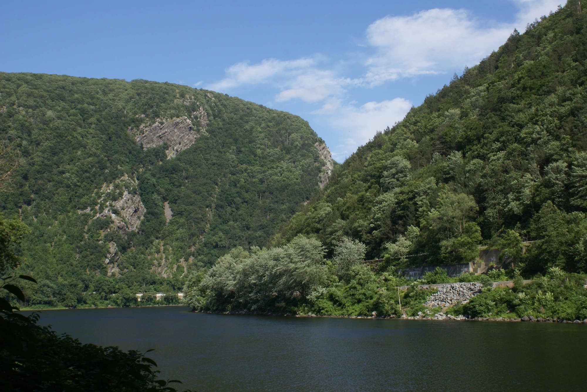 The Delaware River cutting through the Kittatinny ridgeline at the Delaware Water Gap, on the Pennsylvania/New Jersey border
