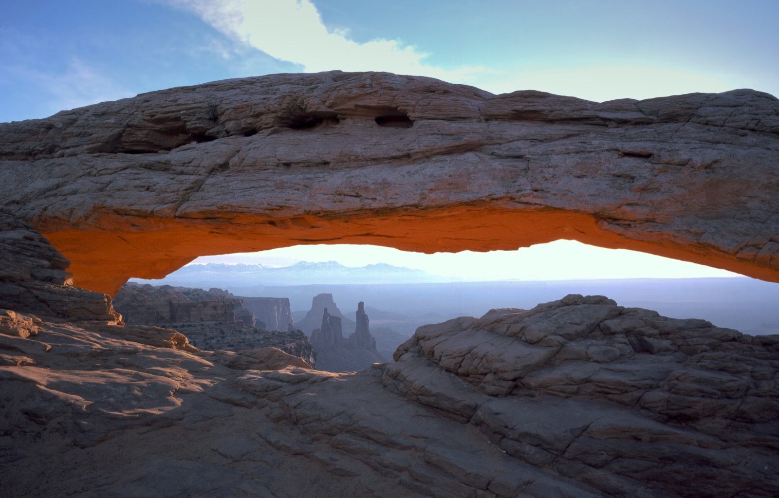 Canyonlands National Park, Mesa Arch and the confluence of the Green and Colorado Rivers